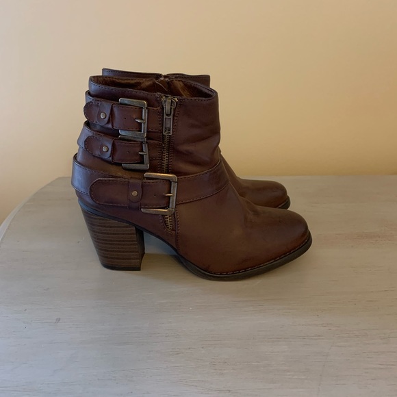 Cathy Jean size 7 brown booties - Picture 1 of 3
